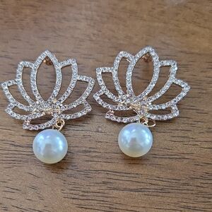 Pastels Clothing Gold Lotus Pearl Drop Earrings - Cream Pearls